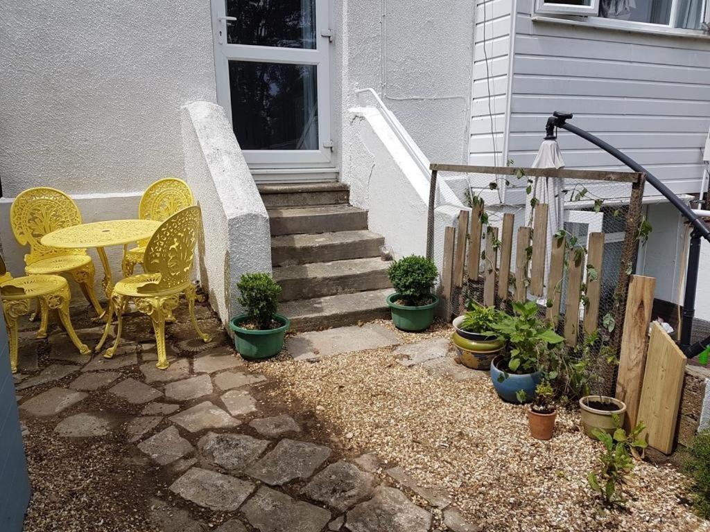 Crofton House Garden Apartment ライド エクステリア 写真