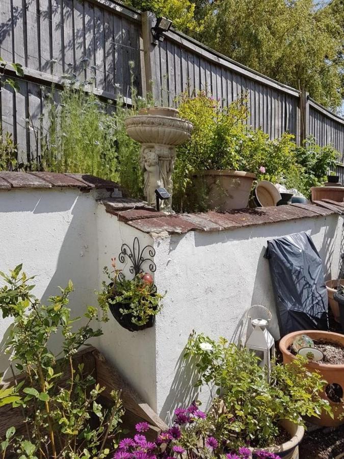 Crofton House Garden Apartment ライド エクステリア 写真